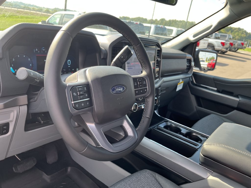 New 2026 Oxford White Ford XLT image 15