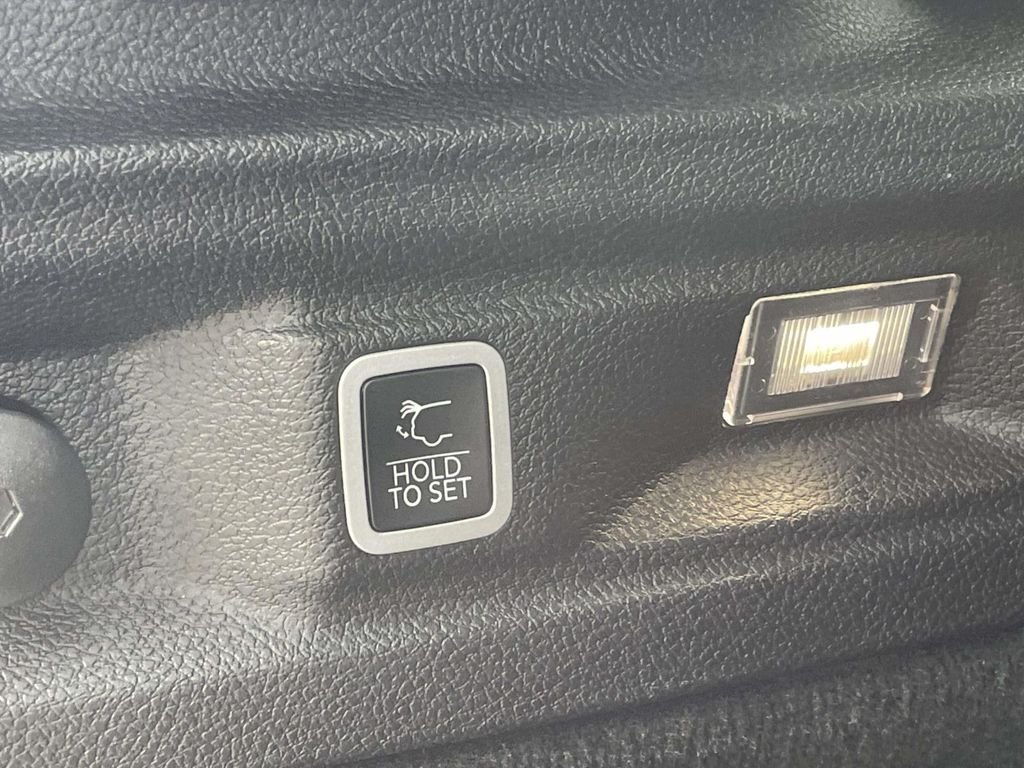 Used 2023 White Jeep Summit image 17