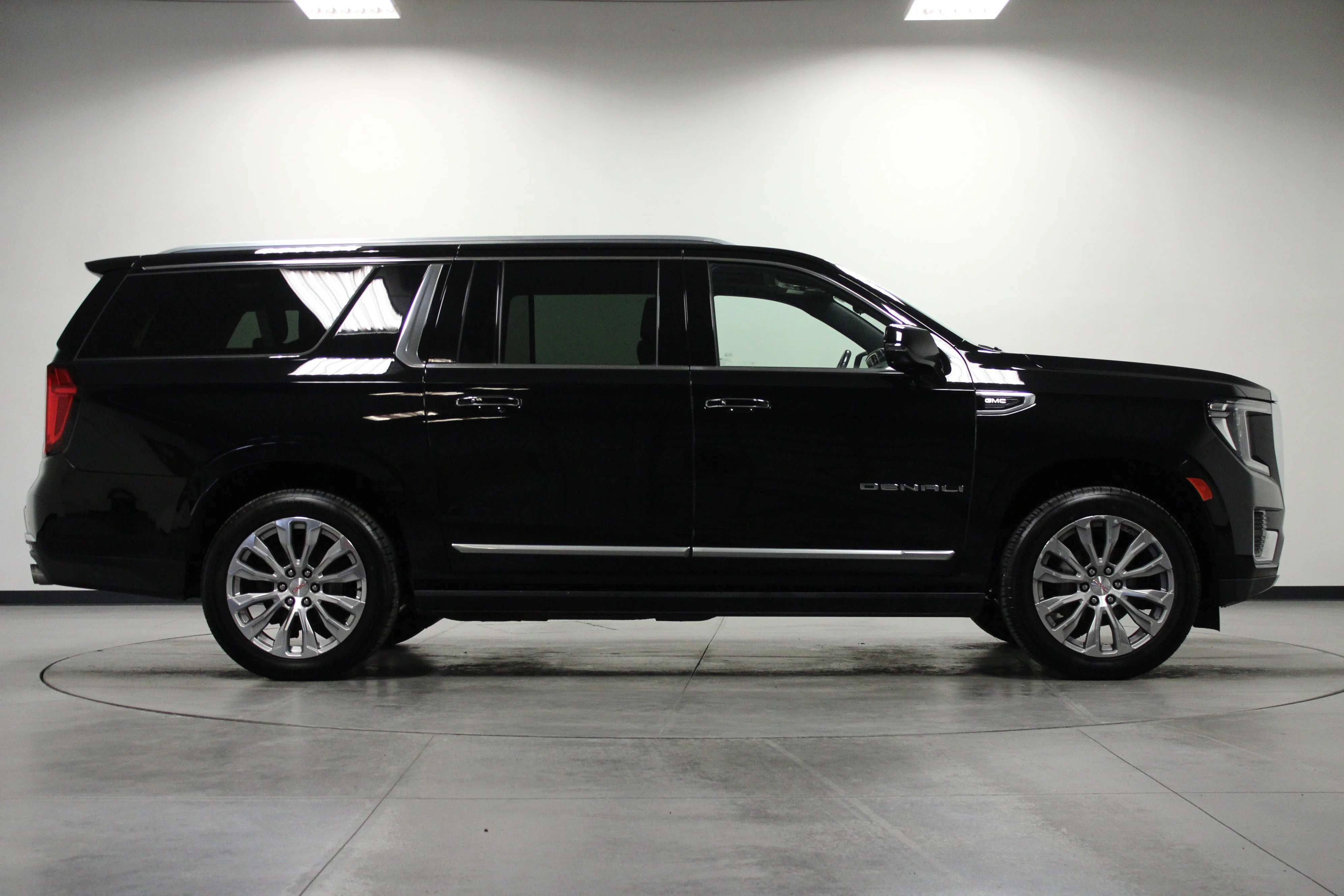 Used 2021 Onyx Black GMC Denali image 3