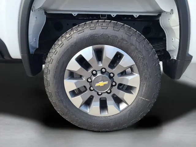New 2026 Summit White Chevrolet Custom image 32