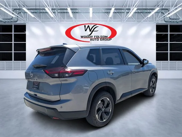 Used 2025 Gray Nissan SV image 3