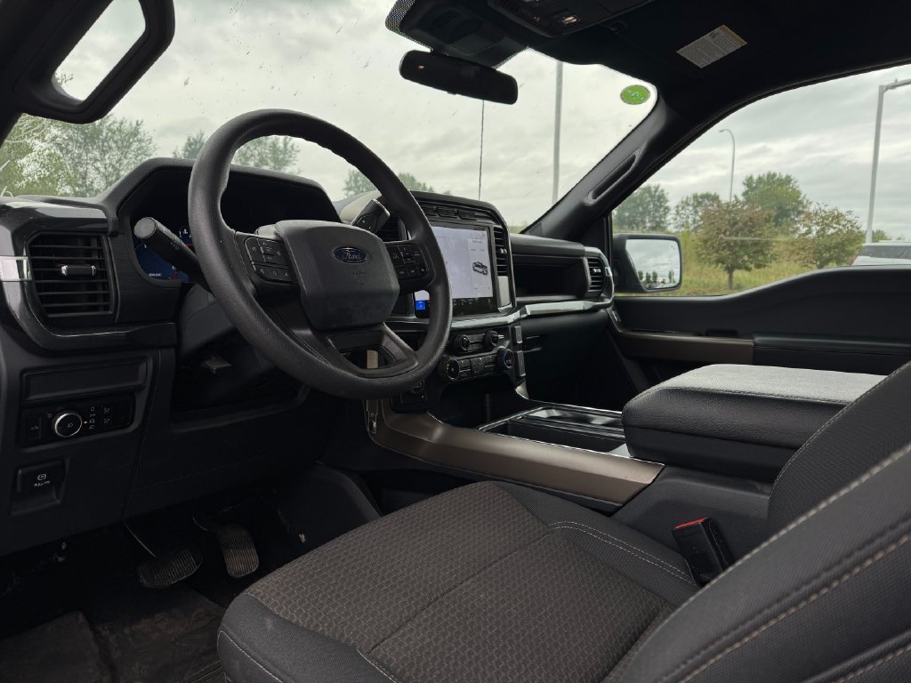 Used 2024 Atlas Blue Metallic Ford STX image 10
