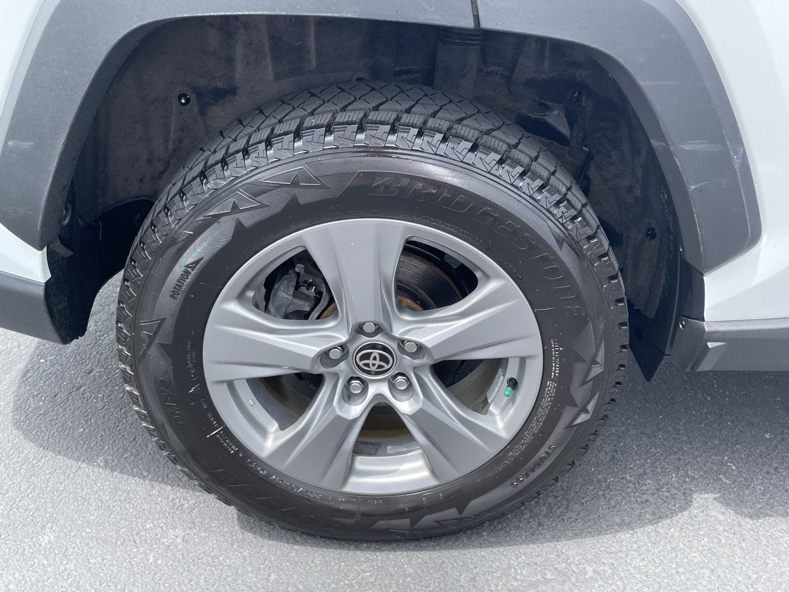 2022 Toyota RAV4 XLE - Photo 18