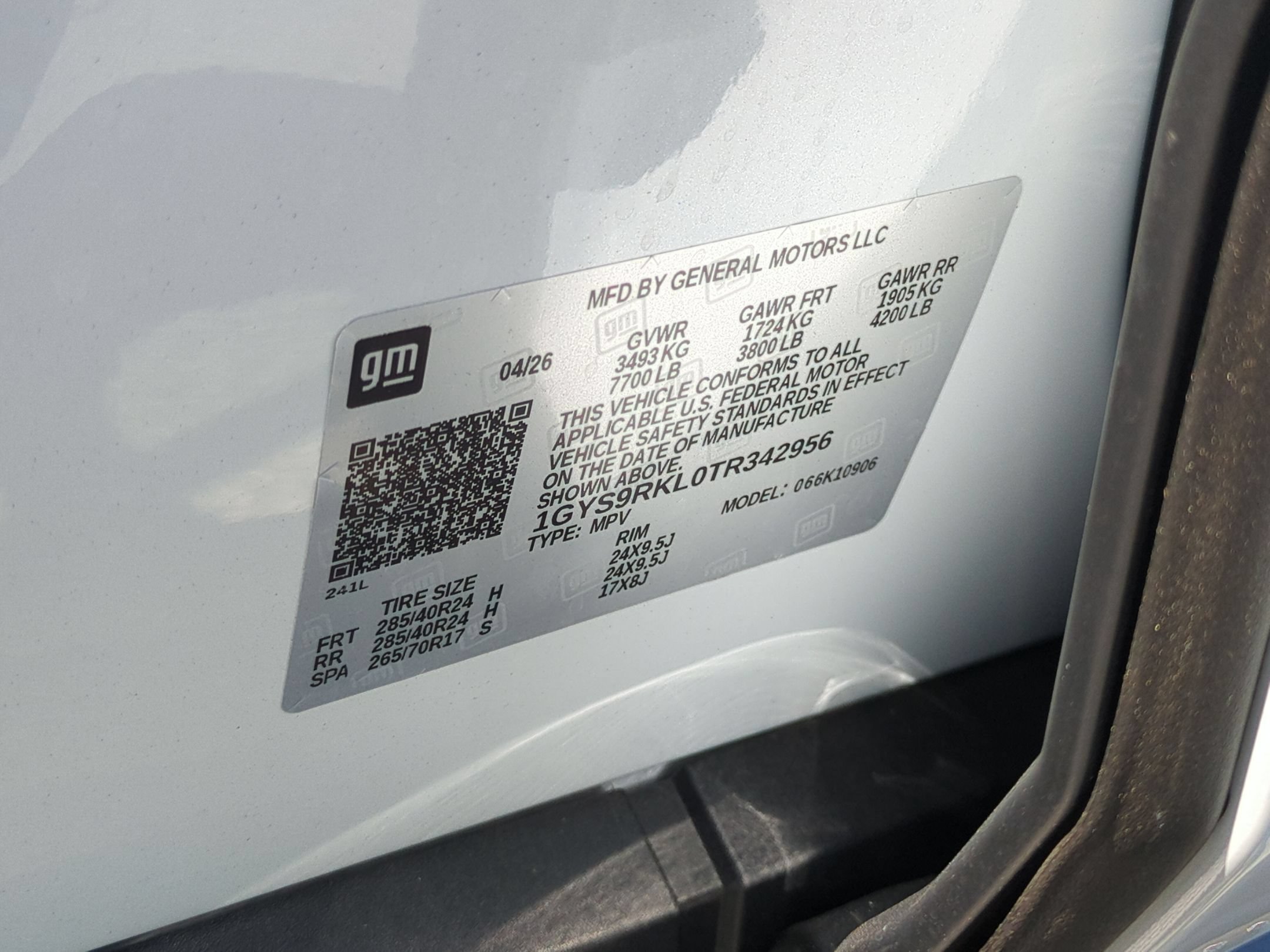 New 2026 Vibrant White Tricoat Cadillac Platinum Sport image 40