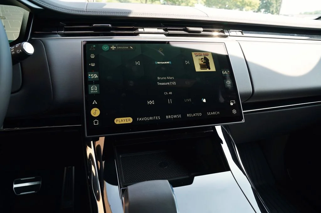 New 2026 Santorini Black Land Rover Dynamic SE image 22
