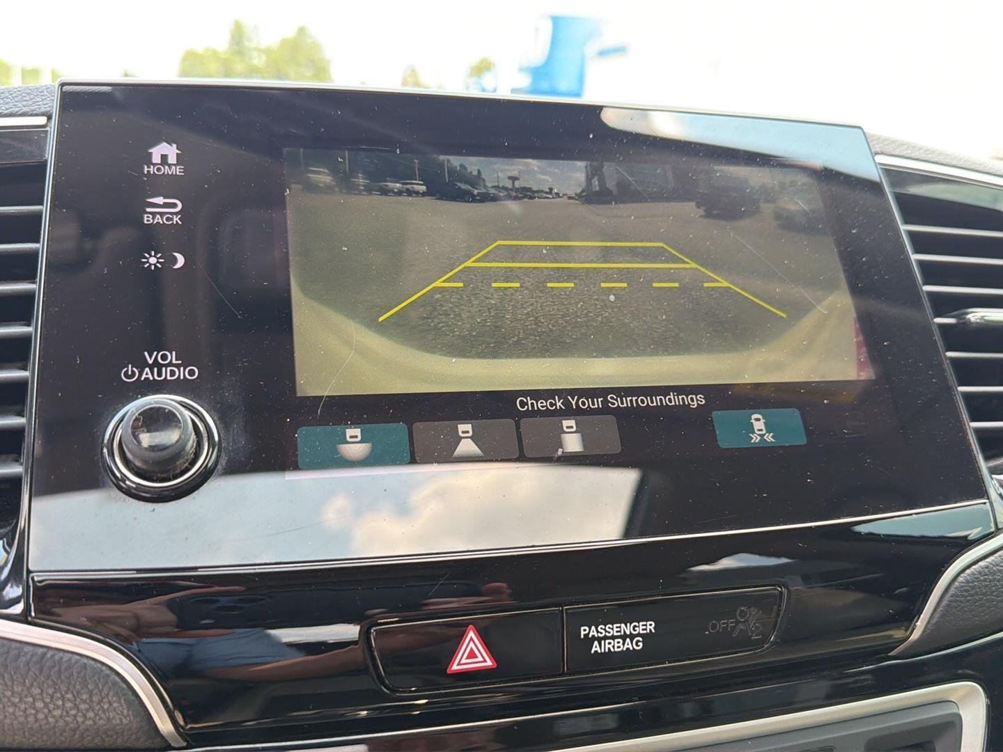 Used 2019 White Diamond Pearl Honda Touring w/Rear Captain