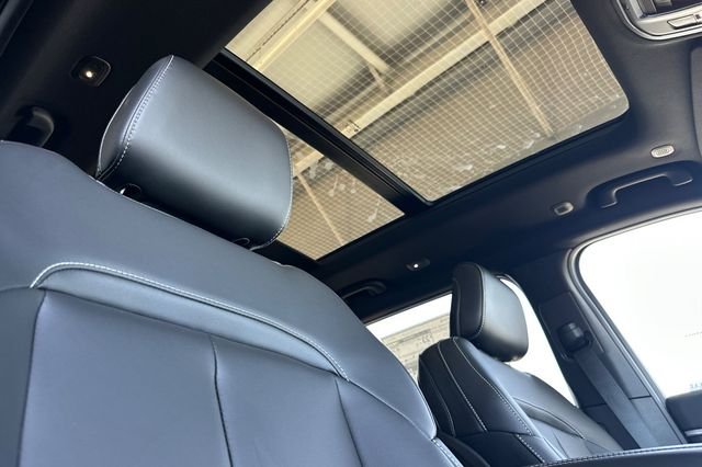 New 2026 Baltic Gray Metallic Clear-Coat Exterior Paint Jeep Limited image 17