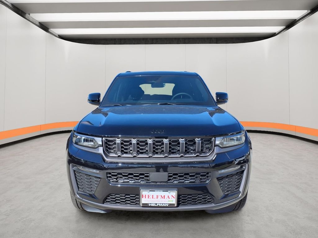 New 2026 Diamond Black Crystal Pearl-Coat Exterior Paint Jeep Limited image 4