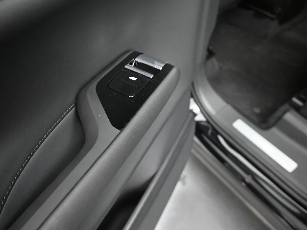 2025 Volvo EX90 Plus - Photo 16