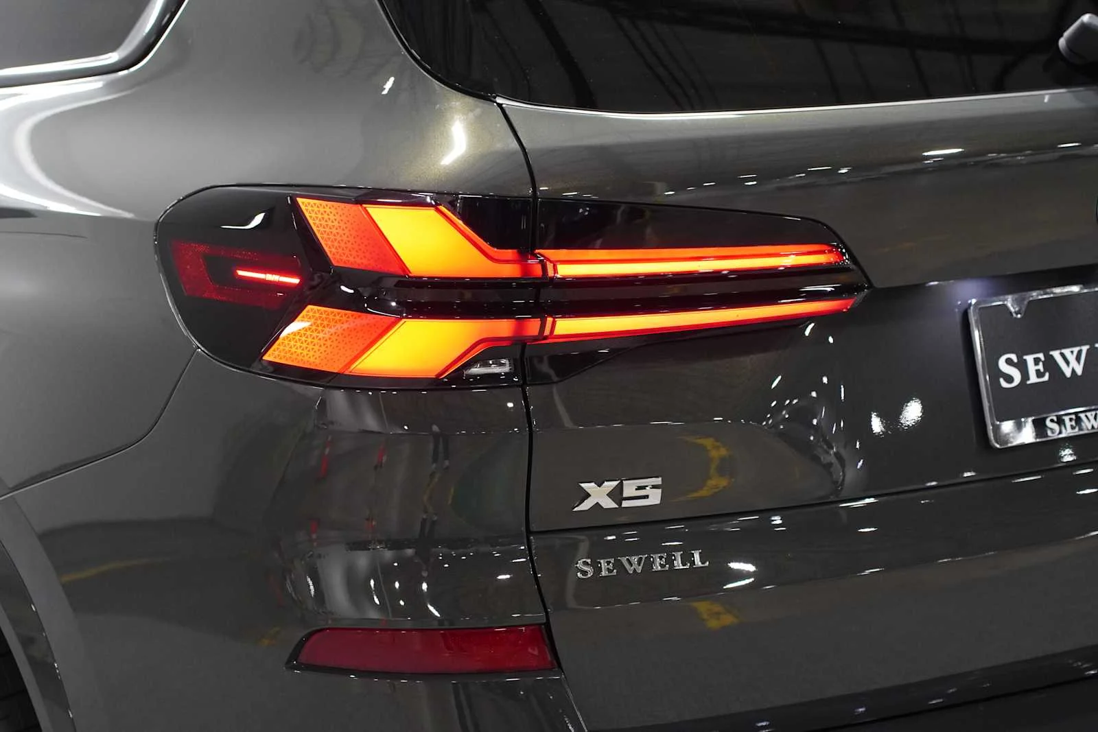 New 2026 Dravit Grey Metallic BMW M60i image 7