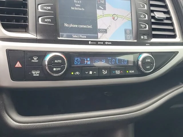 Used 2017 Predawn Gray Mi Toyota XLE image 20