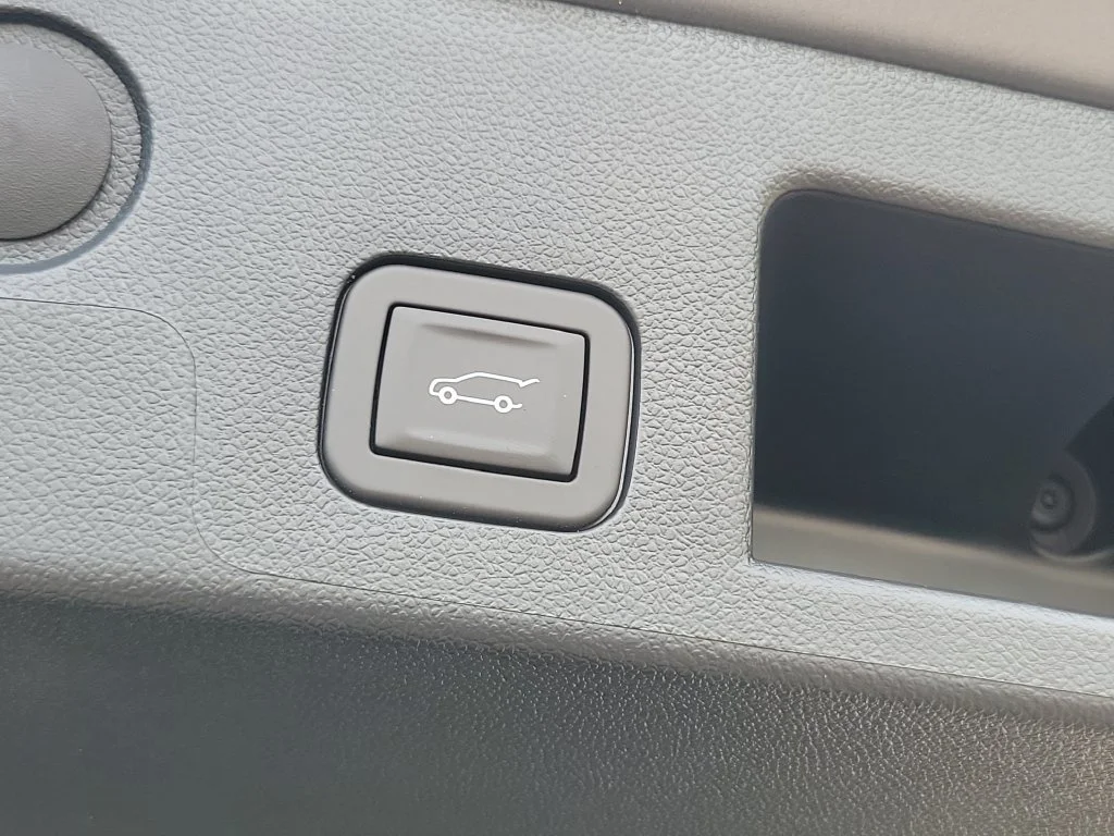 New 2027 Sterling Gray Metallic Chevrolet LT image 30