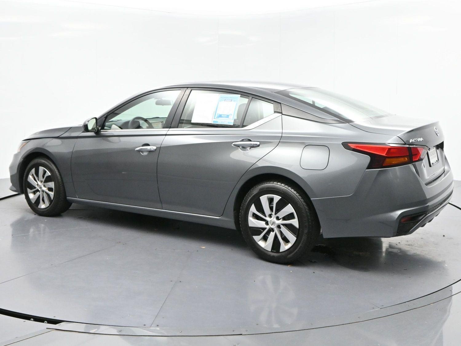 Used 2022 Gun Metallic Nissan 2.5 S image 5