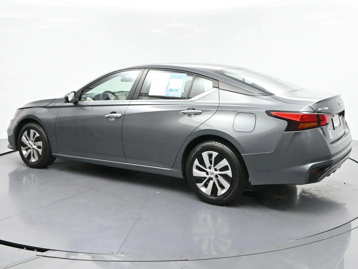 Used 2022 Gun Metallic Nissan 2.5 S image 5