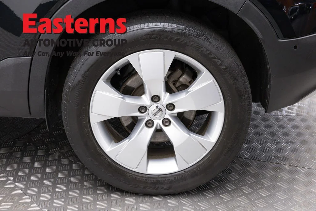 Used 2019 Black Volvo Momentum image 8