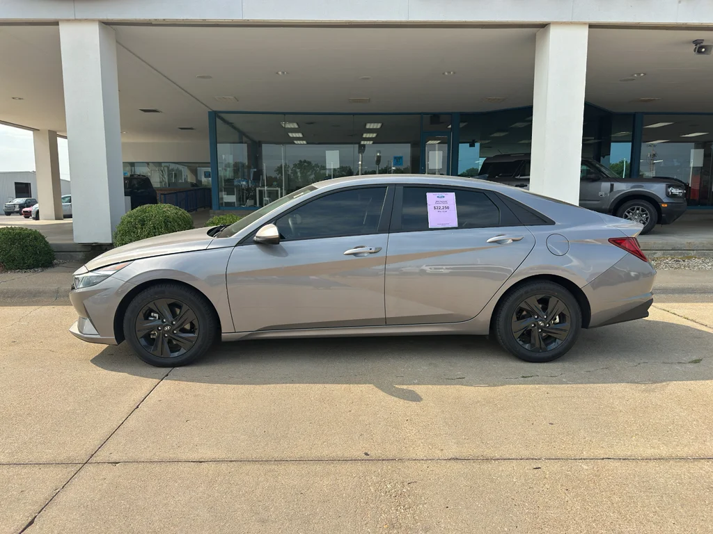 Used 2023 Fluid Metal Hyundai Blue image 8
