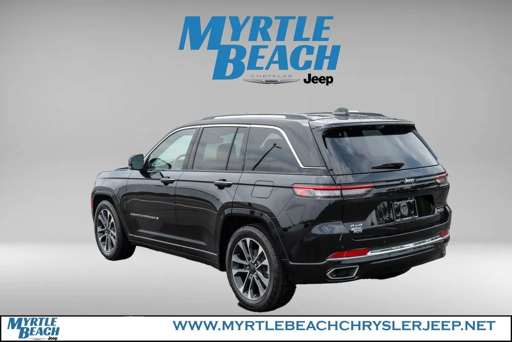 Used 2022 Diamond Black Jeep Overland image 4