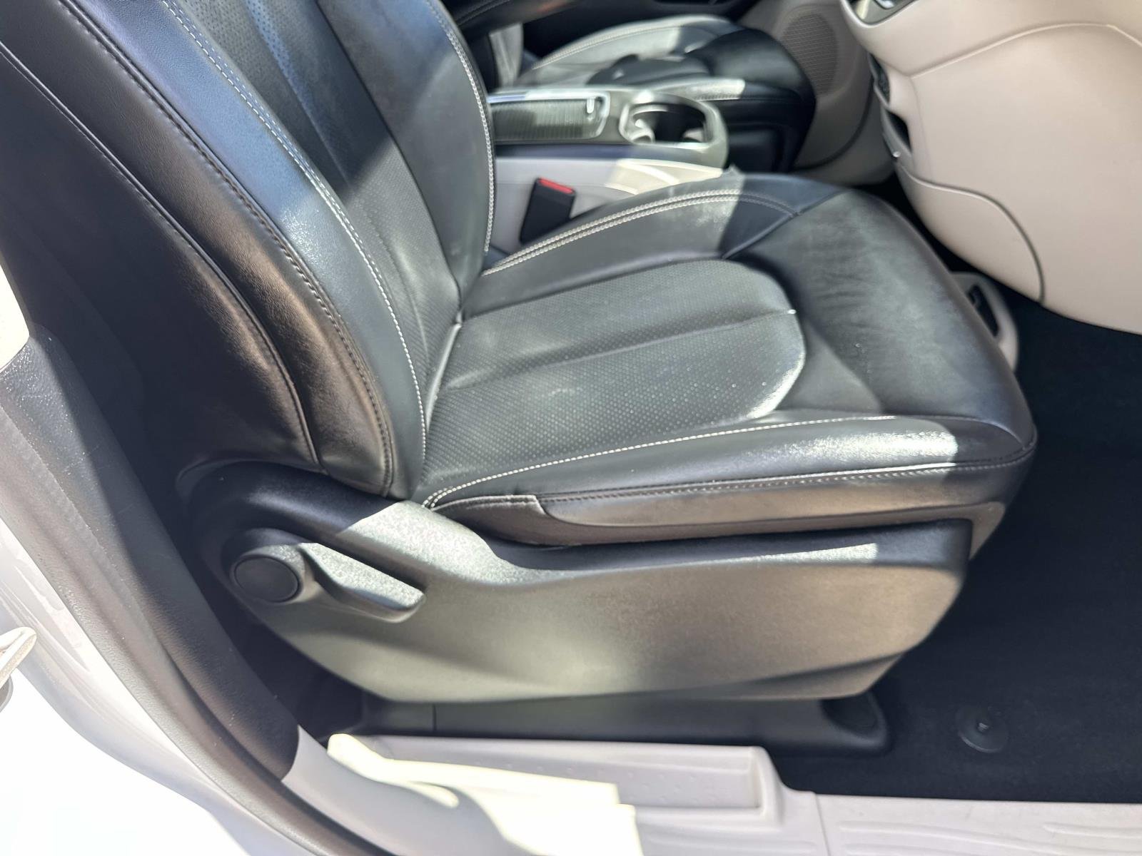 Used 2024 Bright White Clearcoat Chrysler Touring L image 11