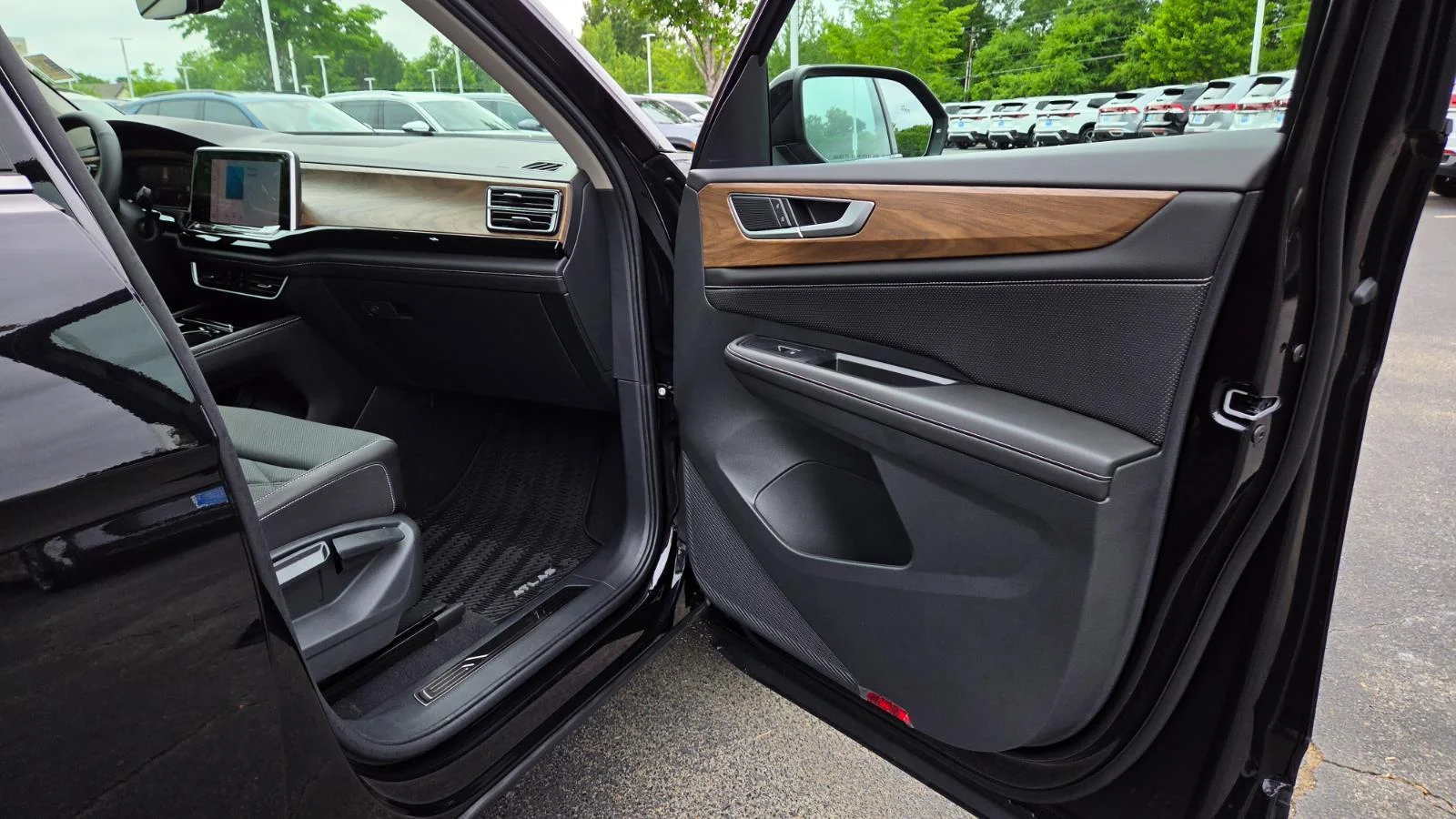 New 2026 Deep Black Pearl Volkswagen 2.0T SE w/Technology image 49