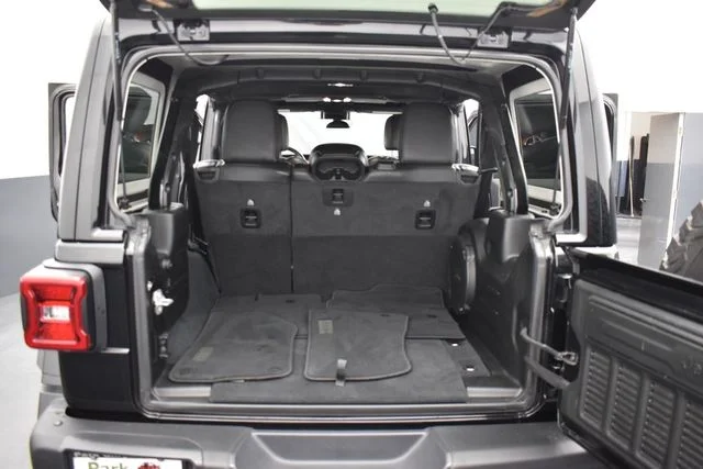 Used 2022 Jeep Wrangler Unlimited Rubicon with VIN 1C4JJXFG6NW126513 for sale in Burnsville, Minnesota