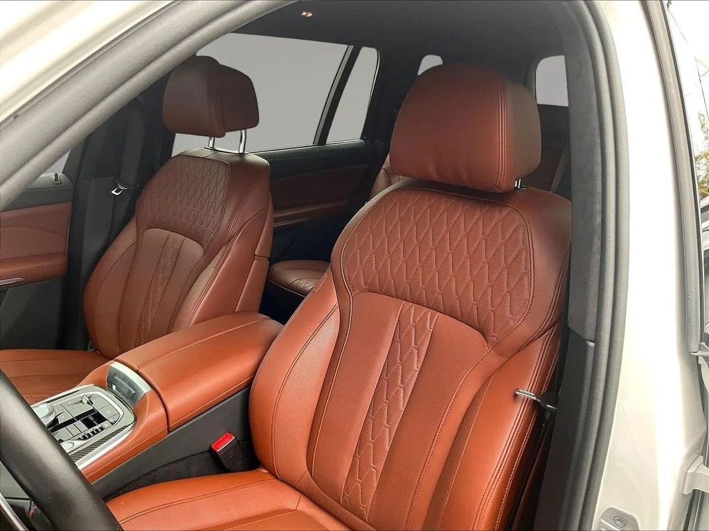 Used 2024 White Metallic BMW M60i image 21