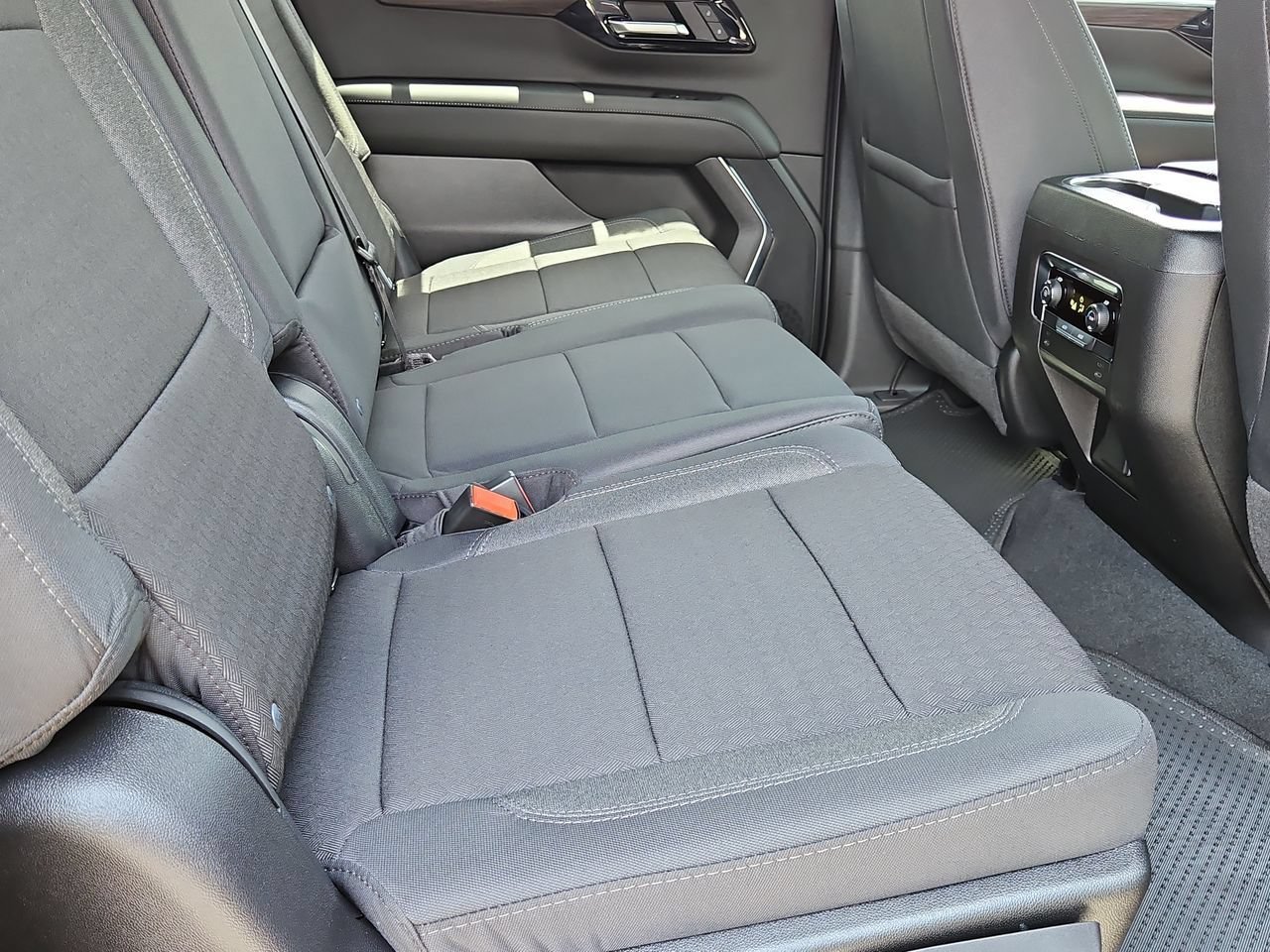 2026 Chevrolet Suburban LS - Photo 26