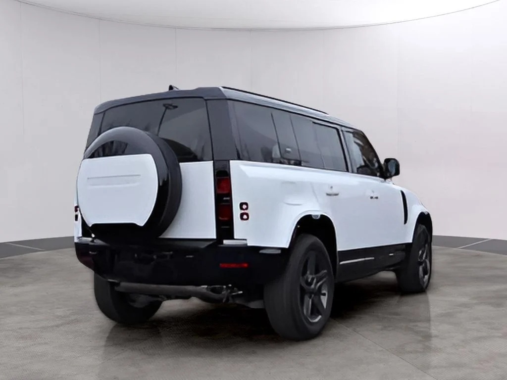 Used 2024 Fuji White Land Rover X-Dynamic SE image 5