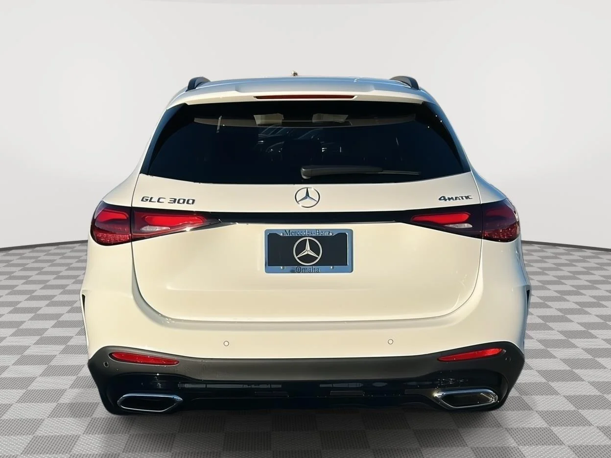 New 2026 Polar White Mercedes-Benz GLC 300 image 4