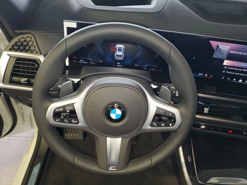 Used 2026 White BMW sDrive40i image 18