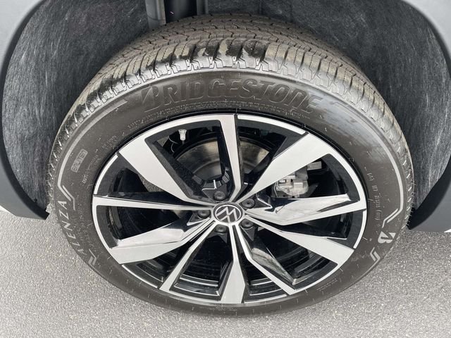 New 2026 White Volkswagen 2.0T SEL Premium R-Line image 7