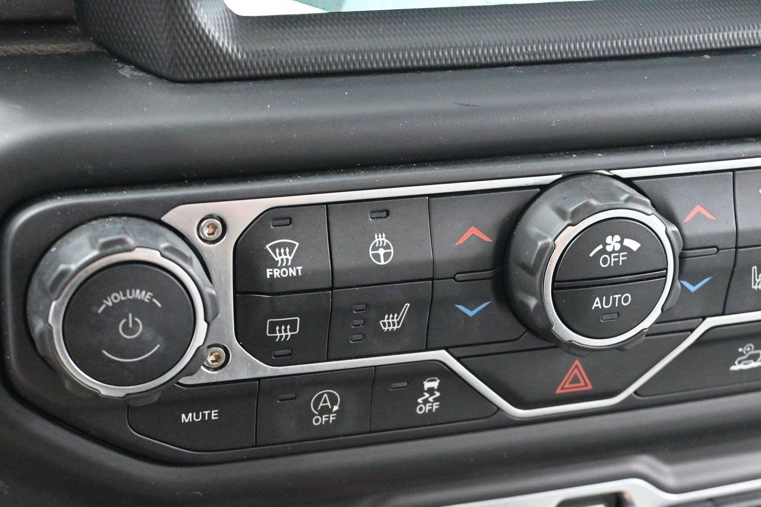 Used 2022 Limited Edition Gobi Clearcoat Jeep Mojave image 22
