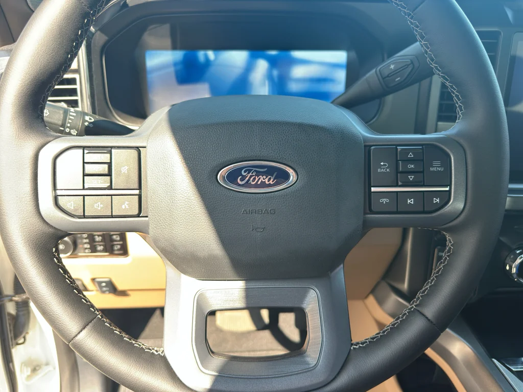 Used 2025 Star White Metallic Tri-Coat Ford LARIAT image 6