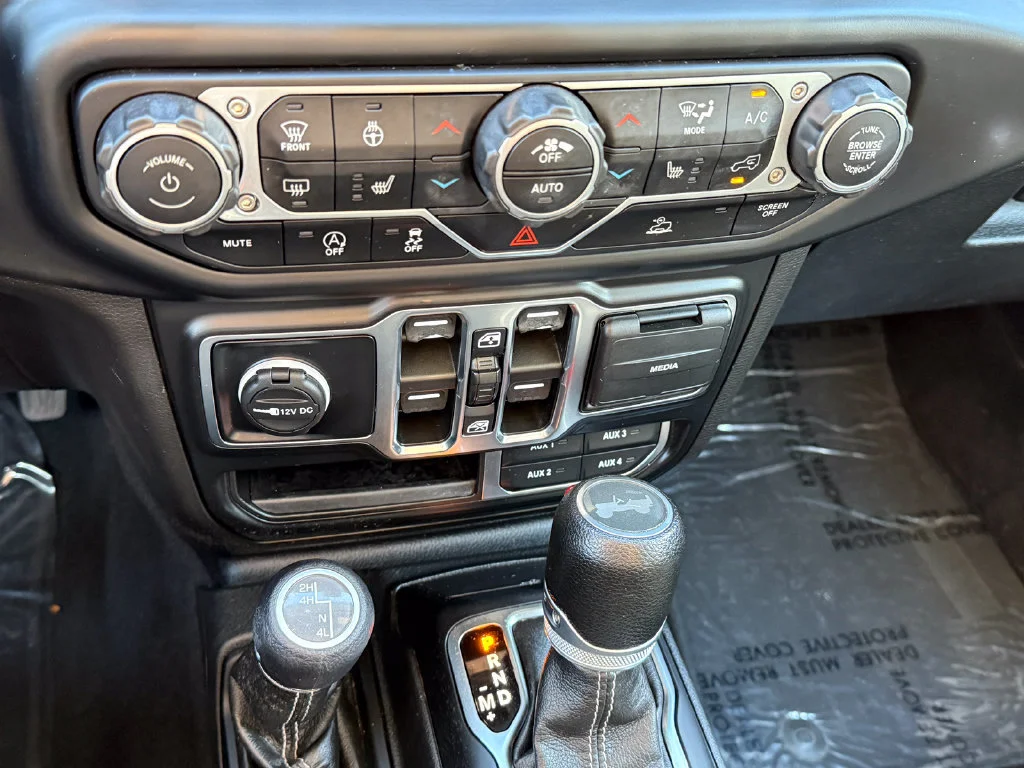 Used 2022  Jeep Unlimited Sahara image 29