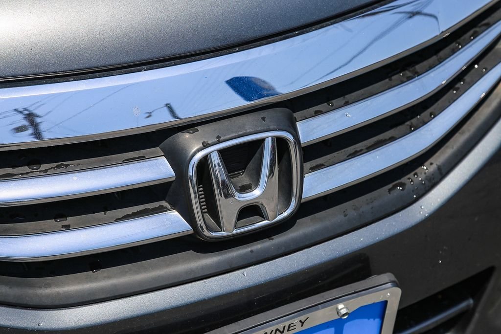 Used 2012 Polished Metal Metallic Honda SE image 11