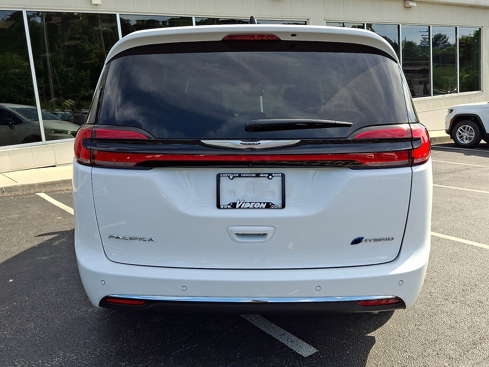 Used 2025 Bright White Clearcoat Chrysler Hybrid Select image 5