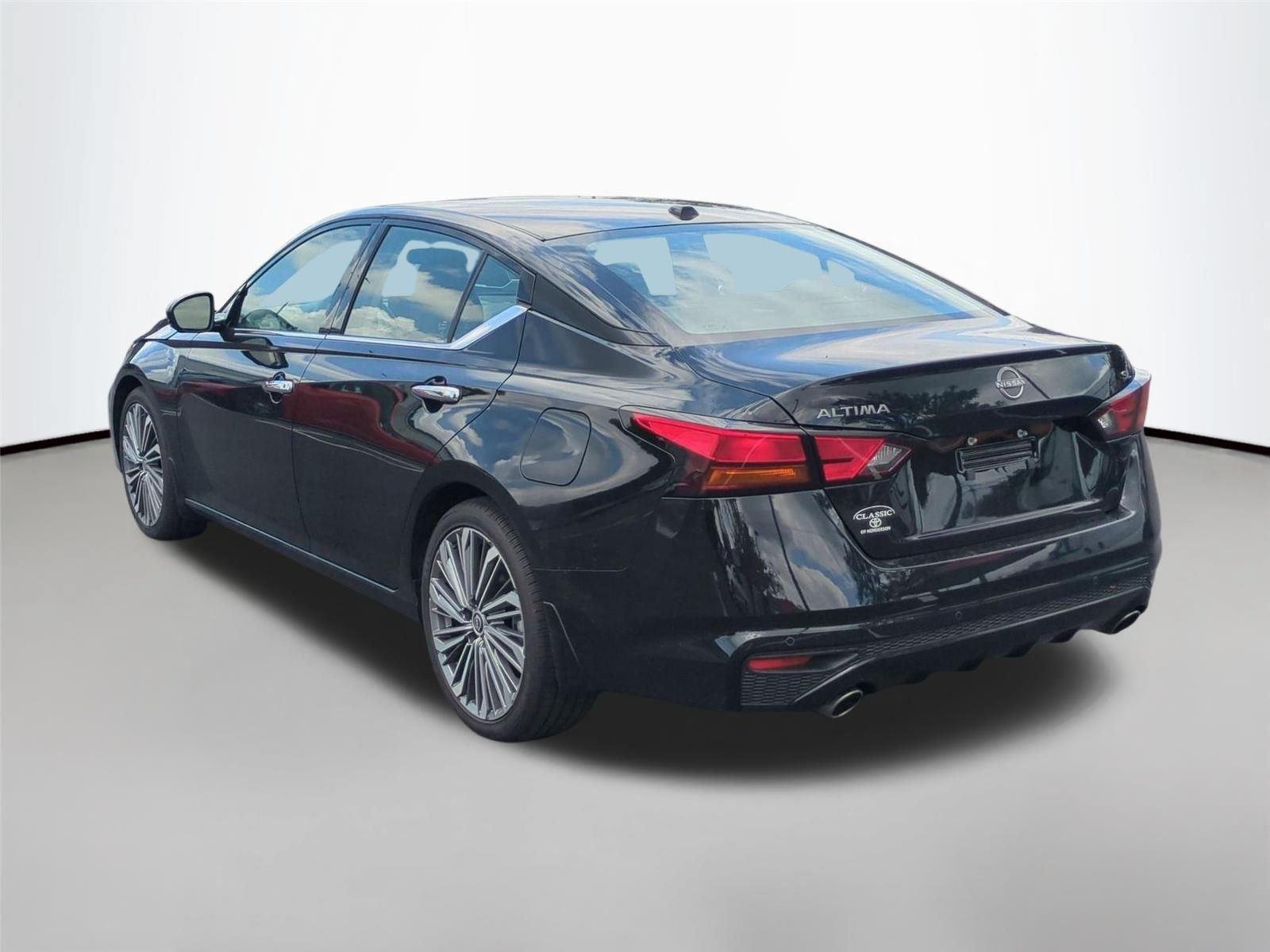 Used 2025 Super Black Nissan SL image 3
