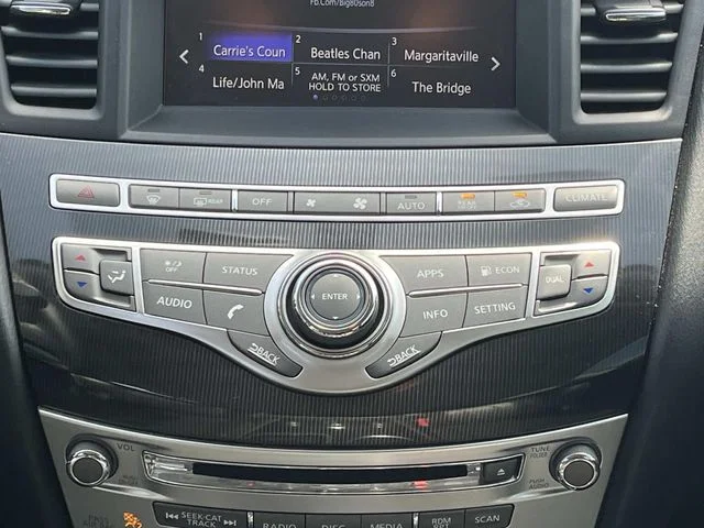 Used 2017 White INFINITI Base image 16