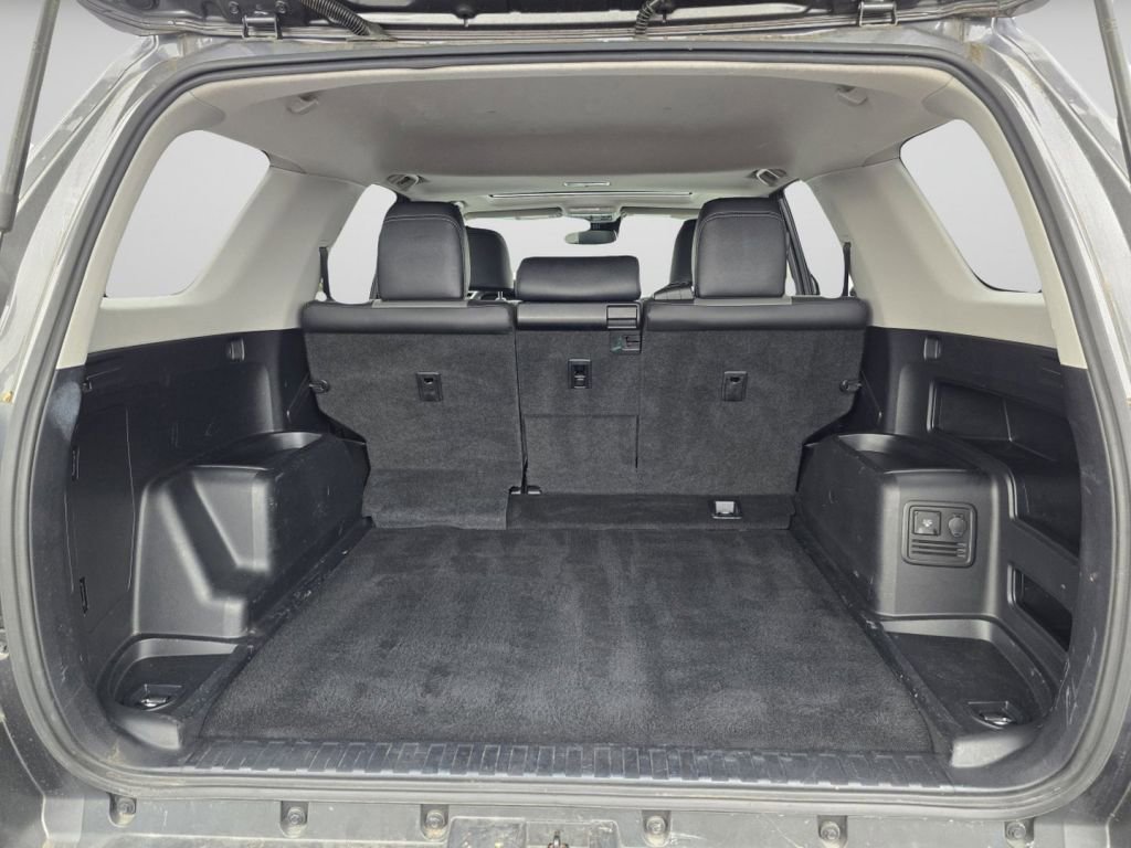 Used 2020 Magnetic Gray Metallic Toyota SR5 Premium image 30