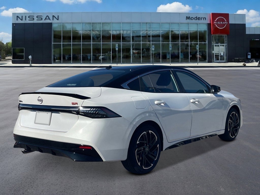 New 2026 Aspen White Tricoat/Super Black Nissan SR image 5