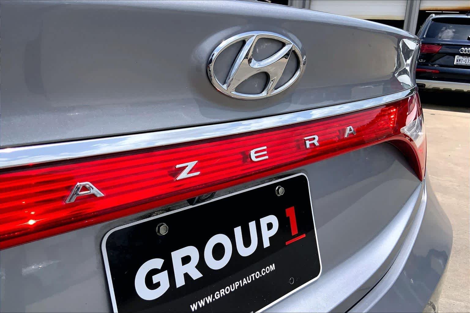 Used 2015 Pewter Gray Metallic Hyundai  image 28