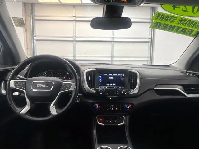 Used 2024 Silver GMC SLT image 3