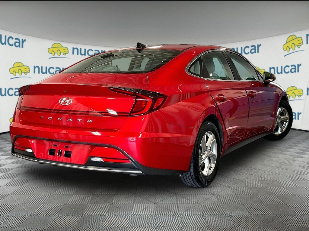 Used 2022 Red Hyundai SE image 6