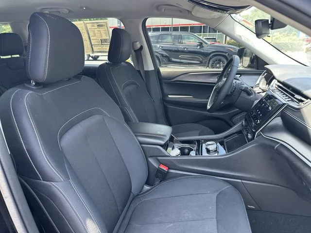 Used 2023 Black Jeep Laredo image 29