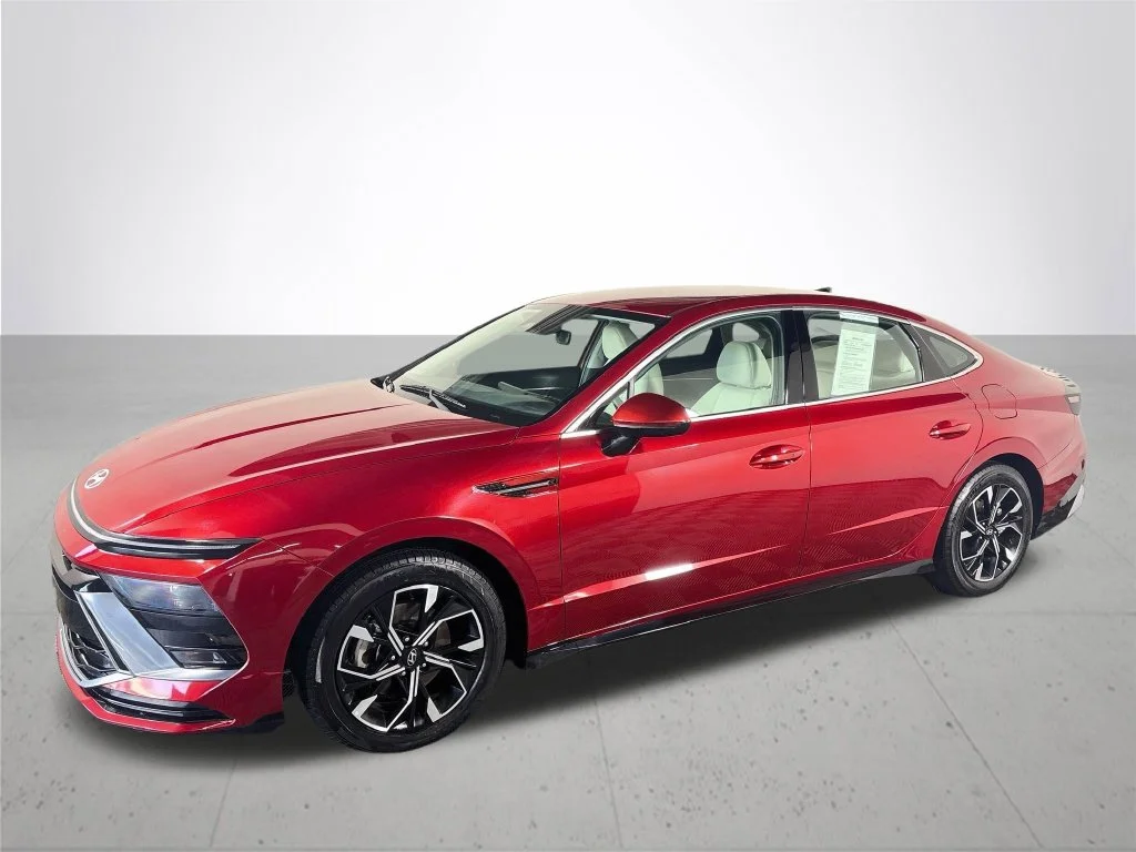Used 2025 Red Hyundai SEL image 2