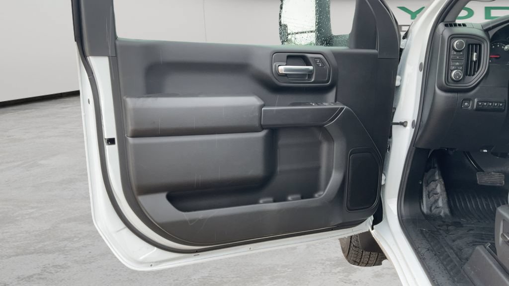 New 2026 Summit White Chevrolet Work Truck image 13