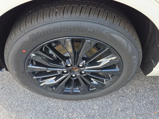 New 2025 Star White Metallic Tri-coat Ford ST-Line Elite image 9