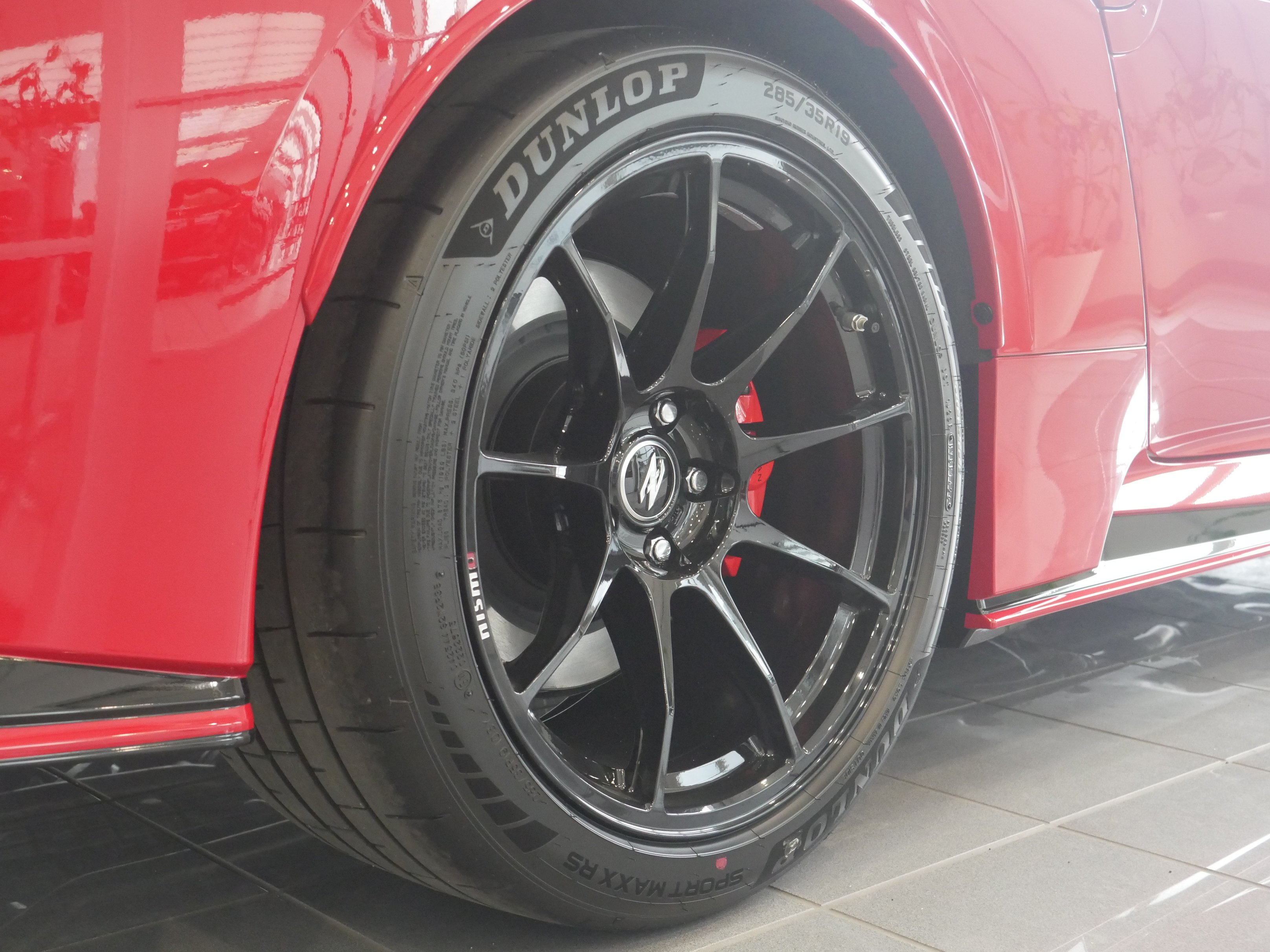 New 2027 Solid Red / Super Black Two-tone Nissan NISMO® image 26