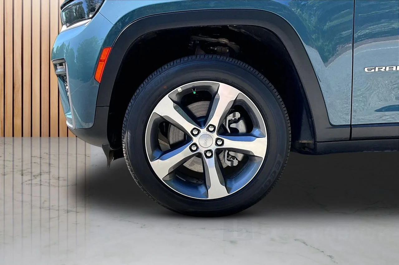 New 2026 Steel Blue Exterior Paint Jeep Limited image 32