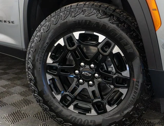 New 2027 Sterling Gray Metallic Chevrolet Z71 image 8