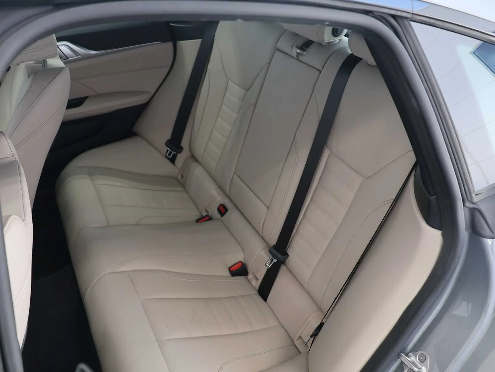 Used 2023 Skyscraper Grey Metallic BMW eDrive40 image 25
